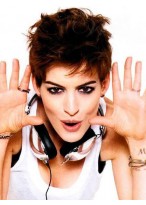 Anne Hathaway Short Synthetic Lace Front Wig 