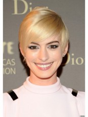 Anne Hathaway Blonde Short Synthetic Wigs
